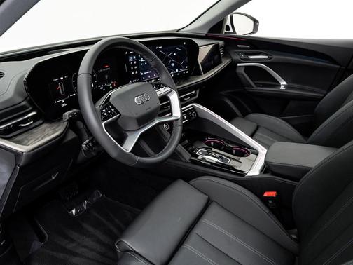 Glacier White Metallic 2025 Audi Q5 Prestige TFSI quattro S tronic
