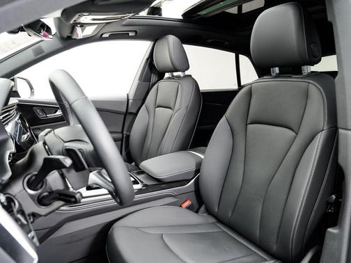 Mythos Black Metallic 2025 Audi Q8 55 Premium Plus