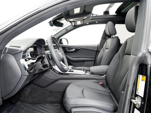 Mythos Black Metallic 2025 Audi Q8 55 Premium Plus