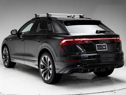 Mythos Black Metallic 2025 Audi Q8 55 Premium Plus