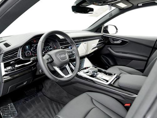 Mythos Black Metallic 2025 Audi Q8 55 Premium Plus