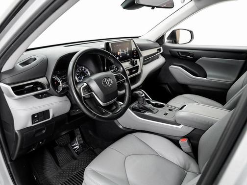 2023 Toyota Highlander Hybrid LE