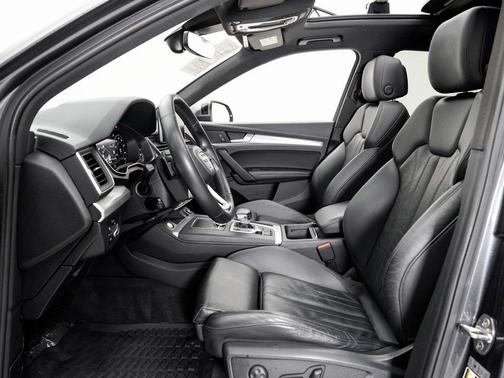 2020 Audi Q5 45 Titanium Premium