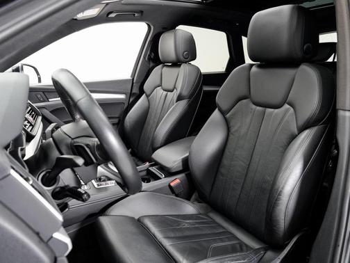 2020 Audi Q5 45 Titanium Premium