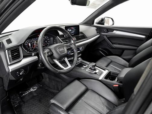 2020 Audi Q5 45 Titanium Premium