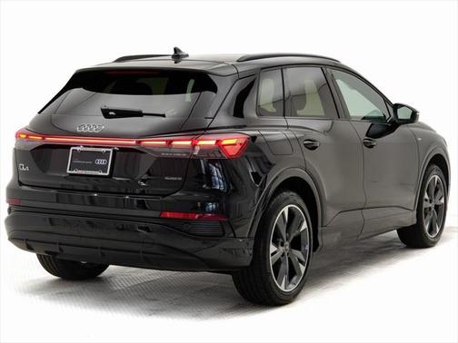 2024 Audi Q4 e-tron Premium Plus 55 quattro