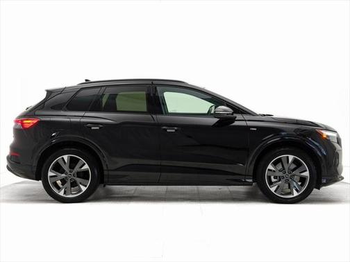 2024 Audi Q4 e-tron Premium Plus 55 quattro