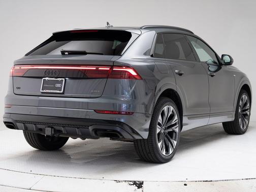 Daytona Gray Pearl Effect 2025 Audi Q8 55 Premium Plus
