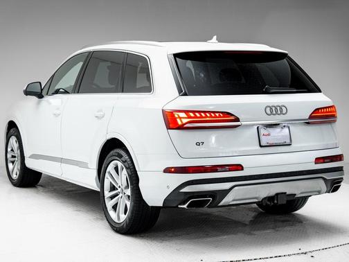 2025 Audi Q7 55 Premium Plus