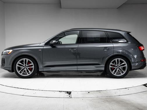 Daytona Gray Pearl Effect 2026 Audi Q7 55 Prestige