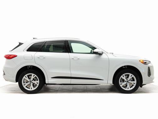2025 Audi Q5 Premium