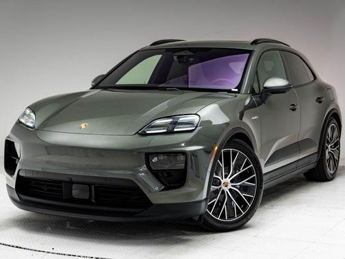 Aventurine Green Metallic 2026 Porsche Macan Macan Electric 4
