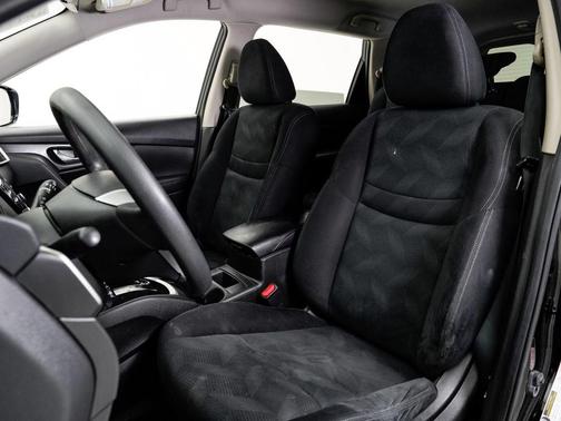 Magnetic Black 2016 Nissan Rogue S