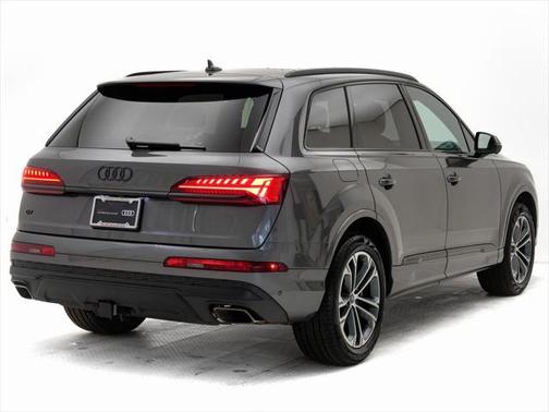 2025 Audi Q7 45 Premium Plus