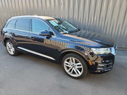 Photo 1 of 2 of 2017 Audi Q7 3.0T Prestige
