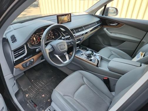 Photo 2 of 2 of 2017 Audi Q7 3.0T Prestige