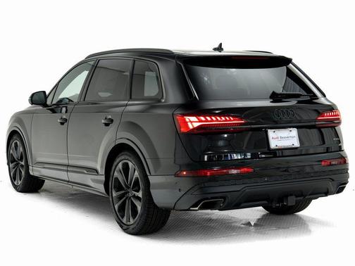 mythos black metallic 2026 Audi Q7 55 Premium Plus