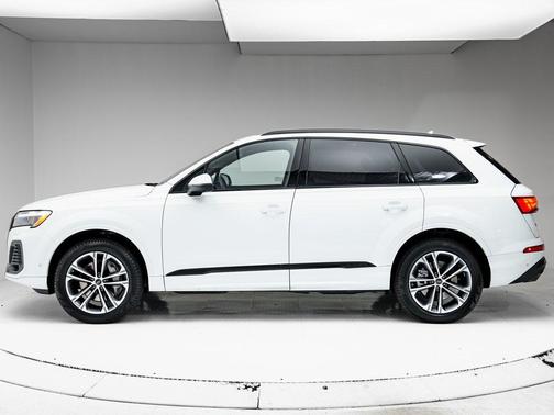 2025 Audi Q7 45 Premium Plus