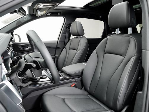 2025 Audi Q7 45 Premium Plus