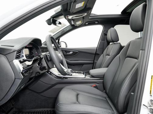 2025 Audi Q7 45 Premium Plus