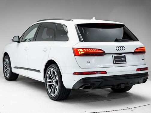 2025 Audi Q7 45 Premium Plus