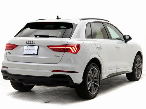 2025 Audi Q3 Premium 45 TFSI S line quattro Tiptronic