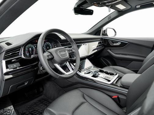 2025 Audi Q8 55 Premium Plus