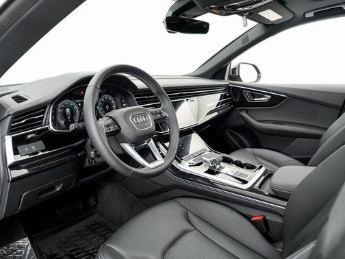 2025 Audi Q8 55 Premium Plus