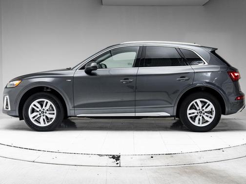 Daytona Gray Pearl Effect 2023 Audi Q5 45 S line Premium