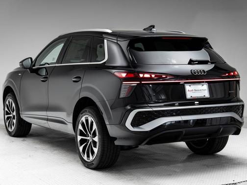 Mythos Black Metallic 2026 Audi Q3 TFSI quattro S tronic