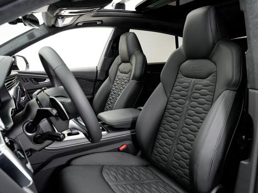 Daytona Gray Pearl Effect 2026 Audi RS Q8 4.0T