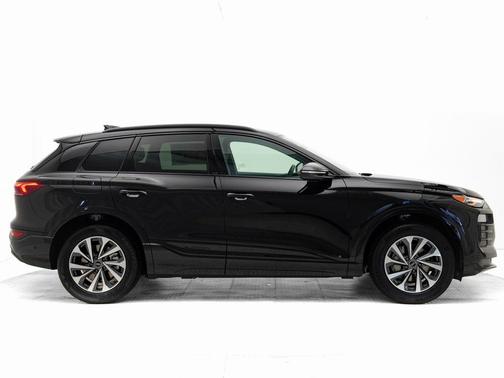 2025 Audi Q6 e-tron Premium quattro