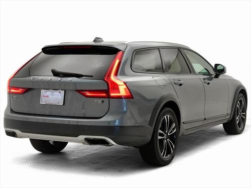 2018 Volvo V90 Cross Country T5