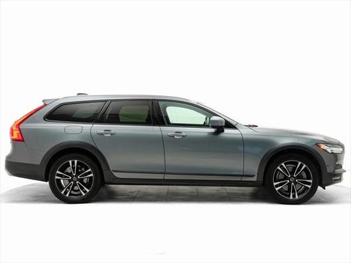2018 Volvo V90 Cross Country T5