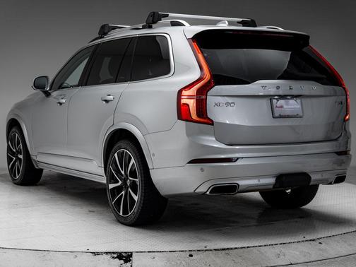 Bright Silver Metallic 2019 Volvo XC90 T6 Momentum