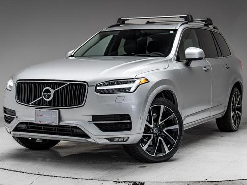Bright Silver Metallic 2019 Volvo XC90 T6 Momentum
