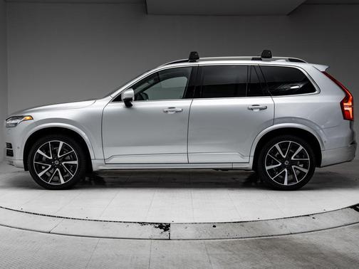 Bright Silver Metallic 2019 Volvo XC90 T6 Momentum