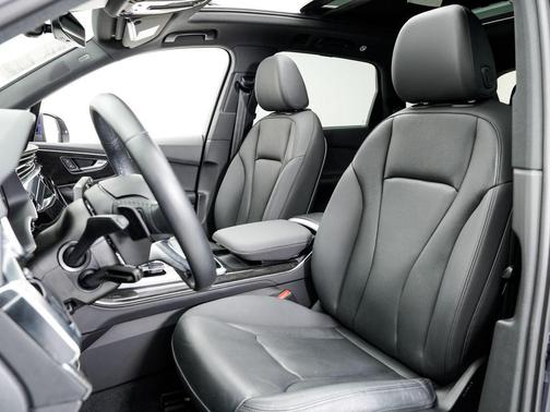 2021 Audi Q7 55 Premium Plus