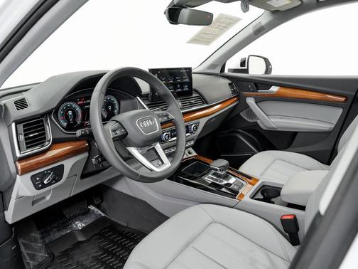 2023 Audi Q5 45 S line Premium Plus