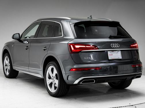 Daytona Gray Pearl Effect 2023 Audi Q5 45 S line Premium Plus