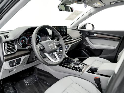 Daytona Gray Pearl Effect 2023 Audi Q5 45 S line Premium Plus