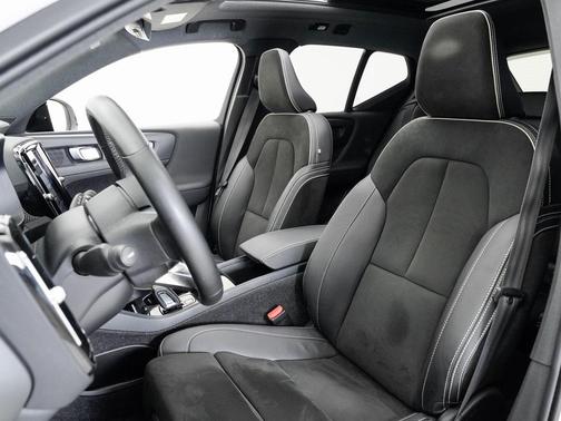 2022 Volvo XC40 Recharge Pure Electric P8 Twin Plus