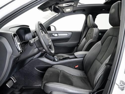 2022 Volvo XC40 Recharge Pure Electric P8 Twin Plus