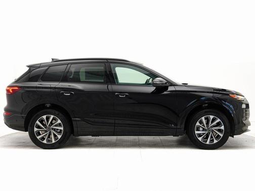 2025 Audi Q6 e-tron Premium quattro