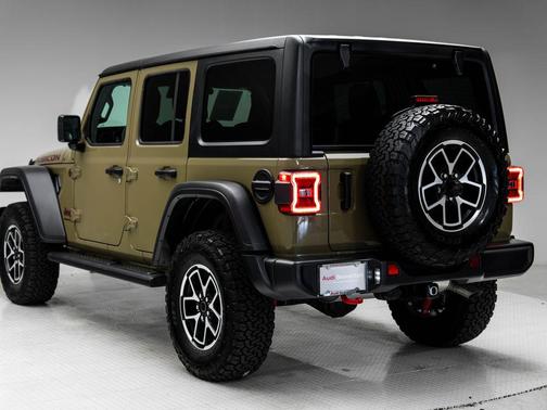 41 2025 Jeep Wrangler Rubicon