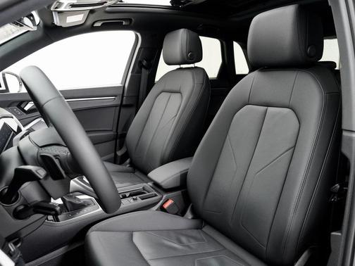 2024 Audi Q3 Premium 45 TFSI S line quattro Tiptronic