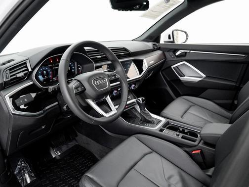 2024 Audi Q3 Premium 45 TFSI S line quattro Tiptronic