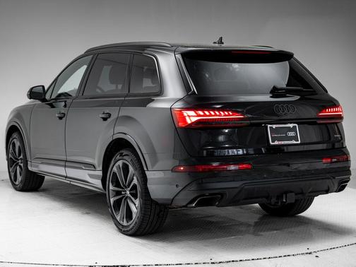 Mythos Black Metallic 2025 Audi Q7 55 Prestige