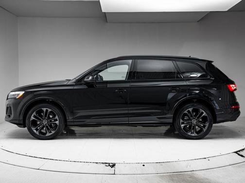 Mythos Black Metallic 2025 Audi Q7 55 Prestige