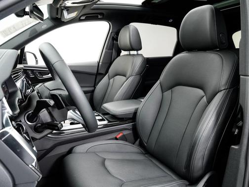 Mythos Black Metallic 2025 Audi Q7 55 Prestige